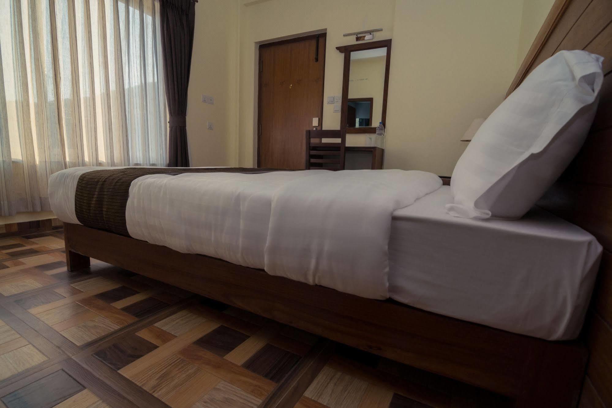 Hotel Mountain View - Lakeside Покхара Екстер'єр фото